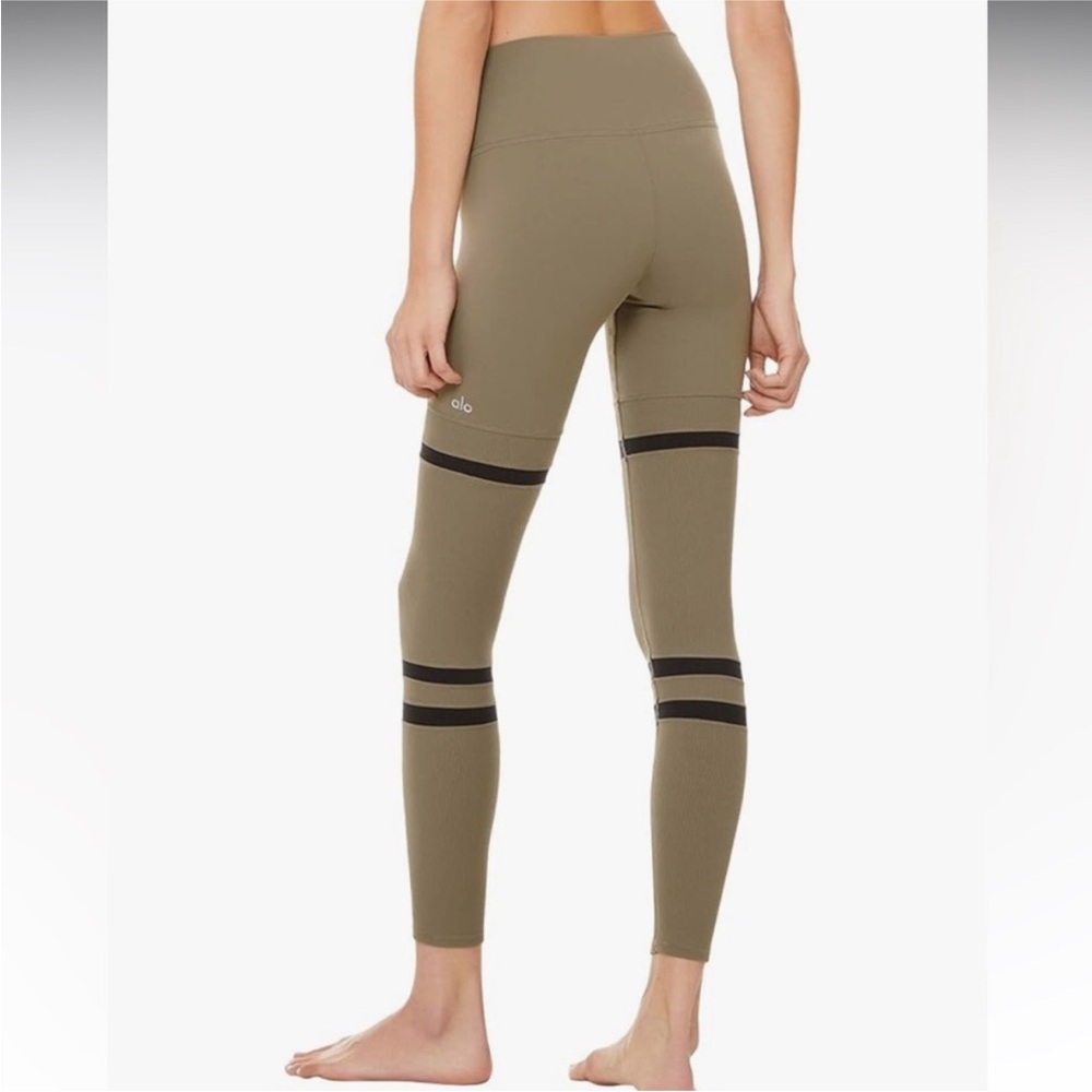 ALO Yoga High-Waisted Legit Leggings in gravel/black. XS